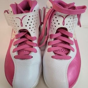 Nikes Women’s LeBrons high top shoes